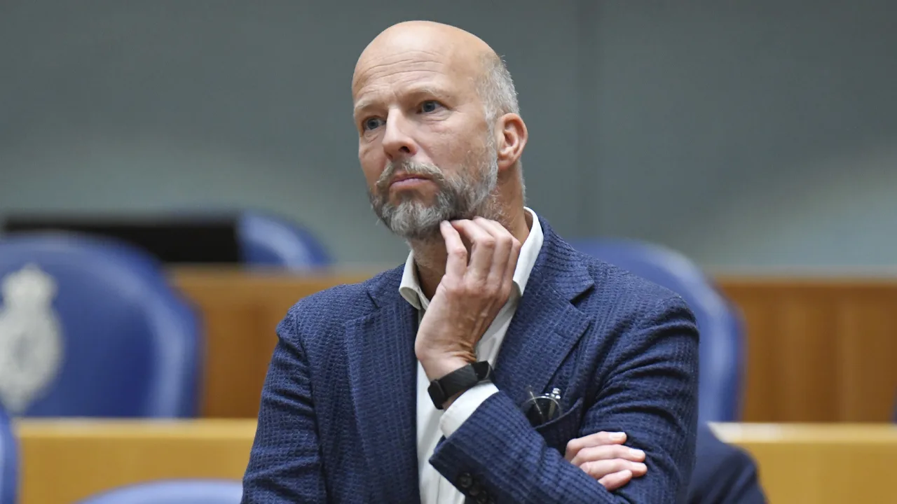 'Auto van Kamerlid Tjeerd de Groot (D66) in brand gestoken'