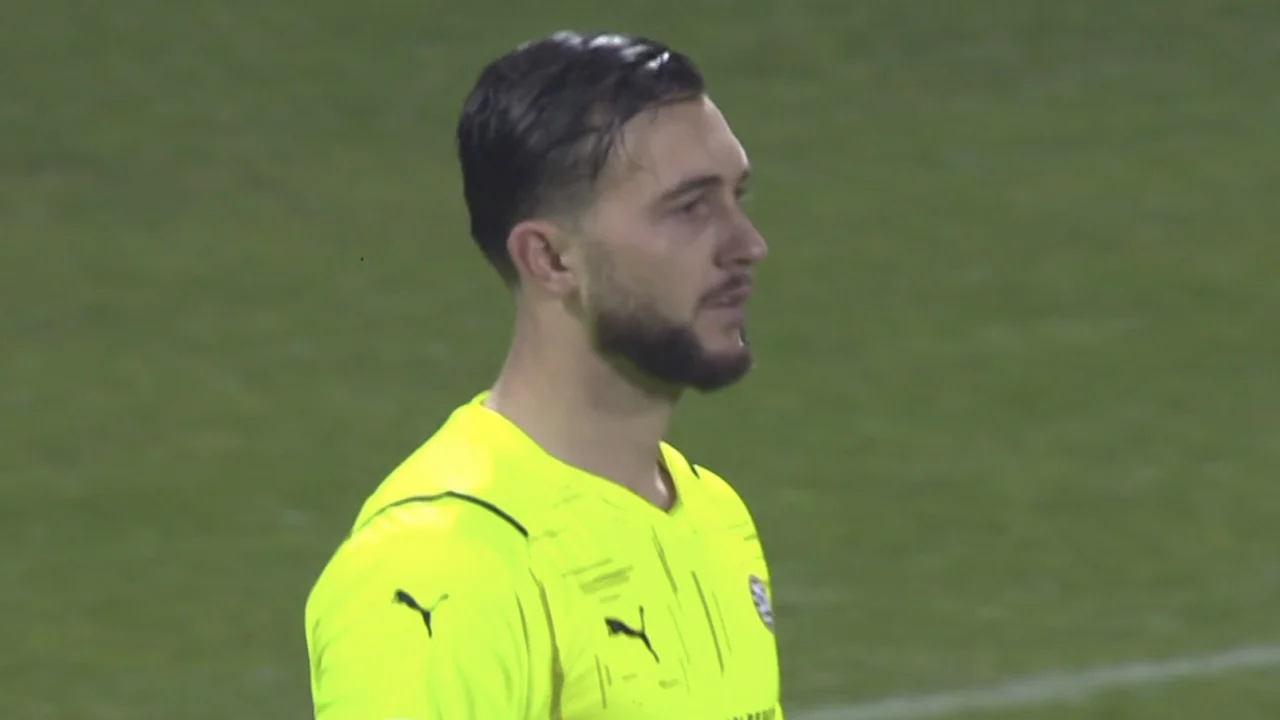 VIDEOGOAL: PSV bij rust met 1-0 achter tegen NEC na fout Drommel