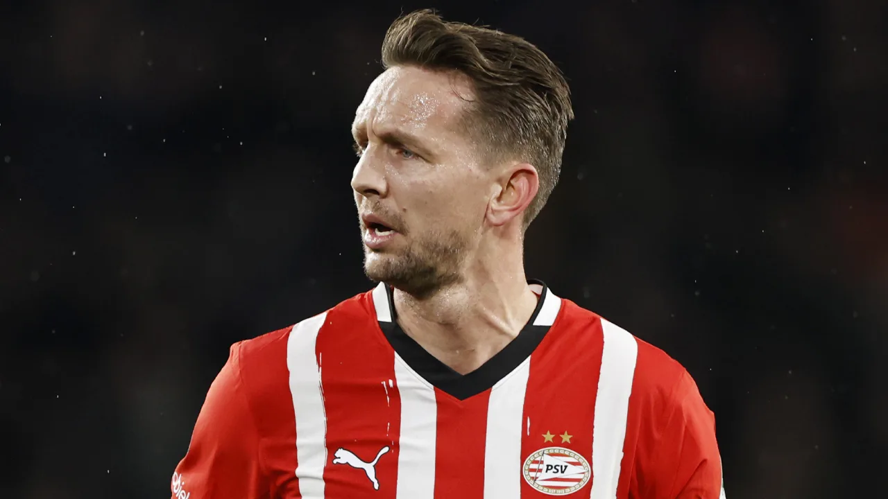 'Bronnen rond Luuk de Jong spreken berichten over akkoord met nieuwe club radicaal tegen'