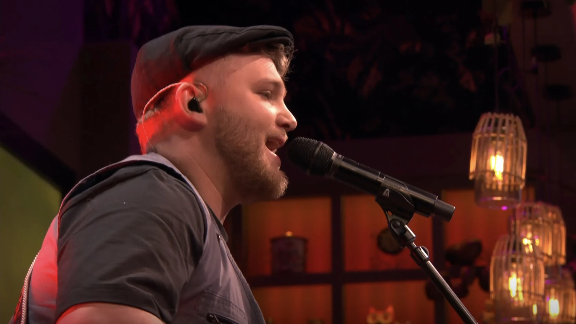 Lars van Bokhoven uit Talent Unplugged opent De Oranjezondag met 'Lose Control'