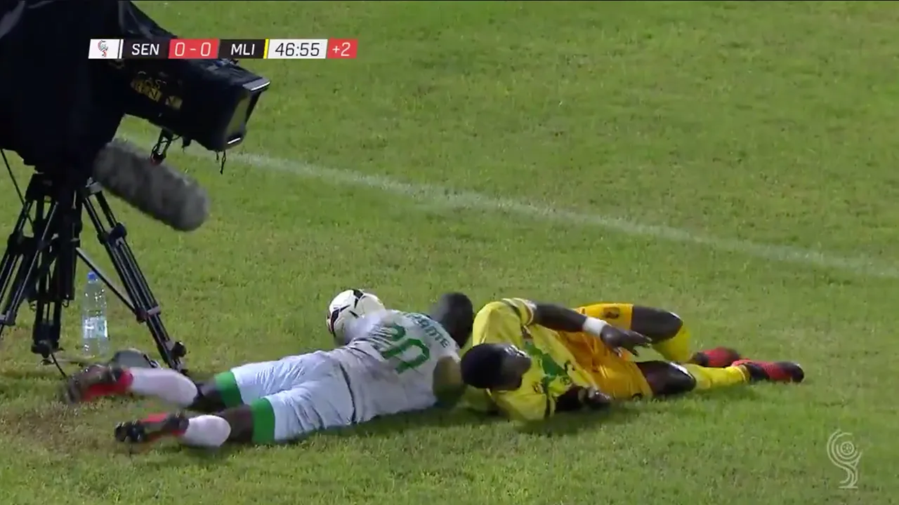 NIEUW: Senegalees introduceert 'de liggende kopstoot'