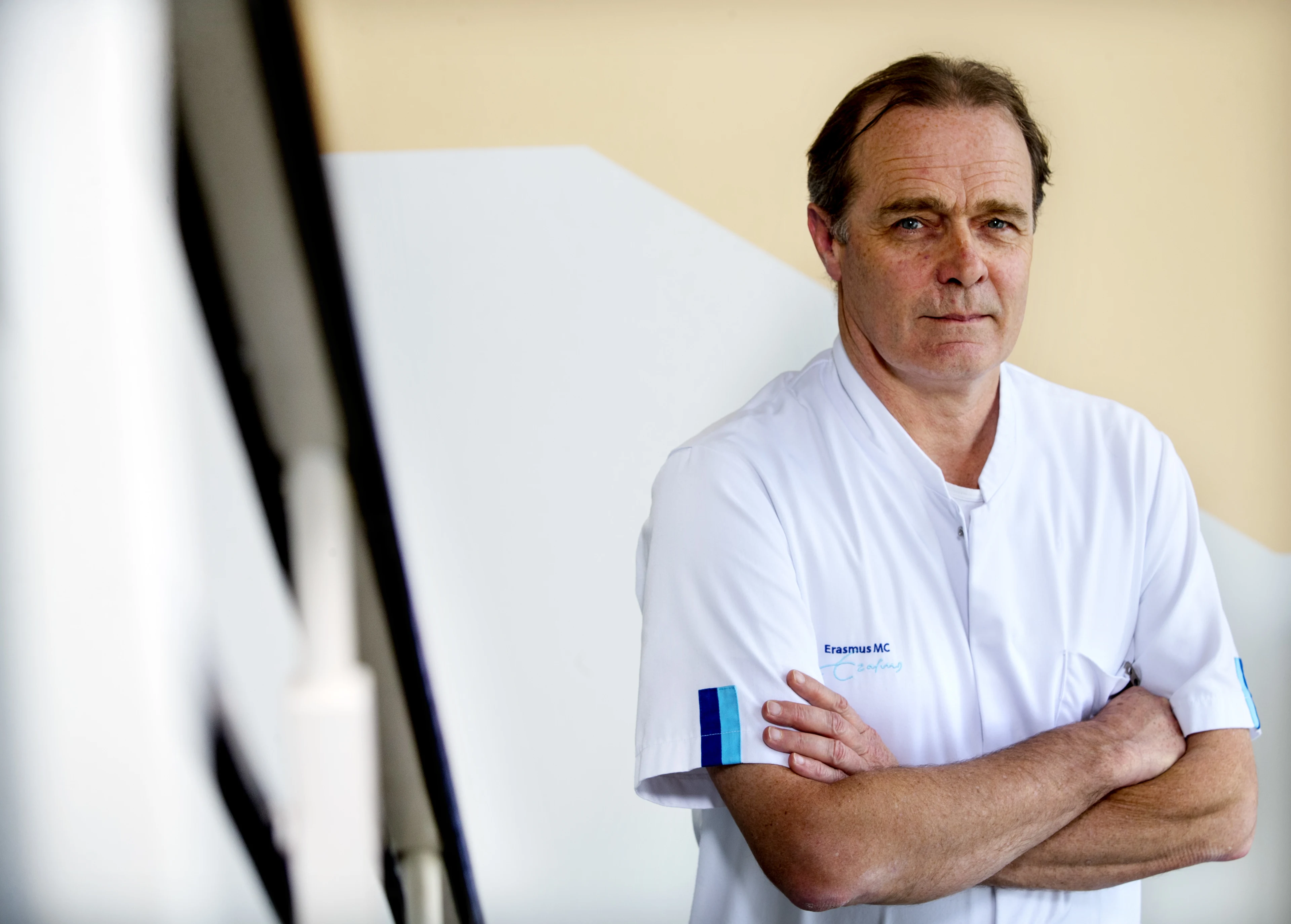 Clubarts Van Eijck uit kritiek op KNVB-beleid: 'Men mag de hand in eigen boezem steken'