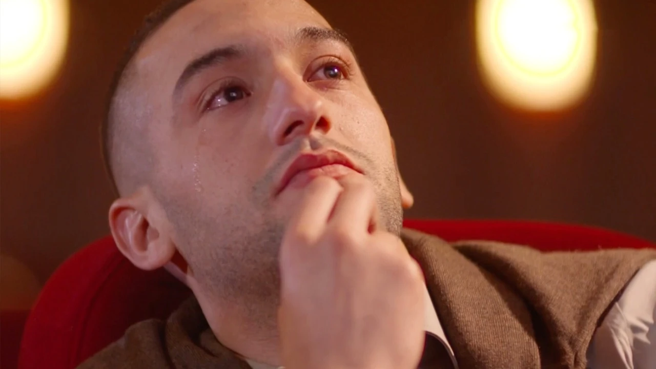 Geëmotioneerd afscheid Ziyech bij Ajax: 'Door haar sta ik hier'