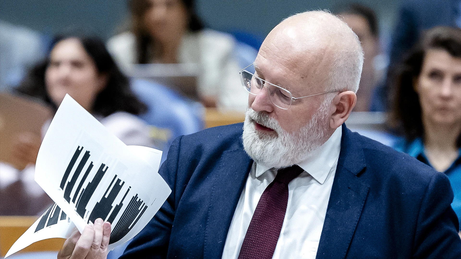 Kabinet stuurt alsnog stukken asielcrisis ongelakt naar Kamer