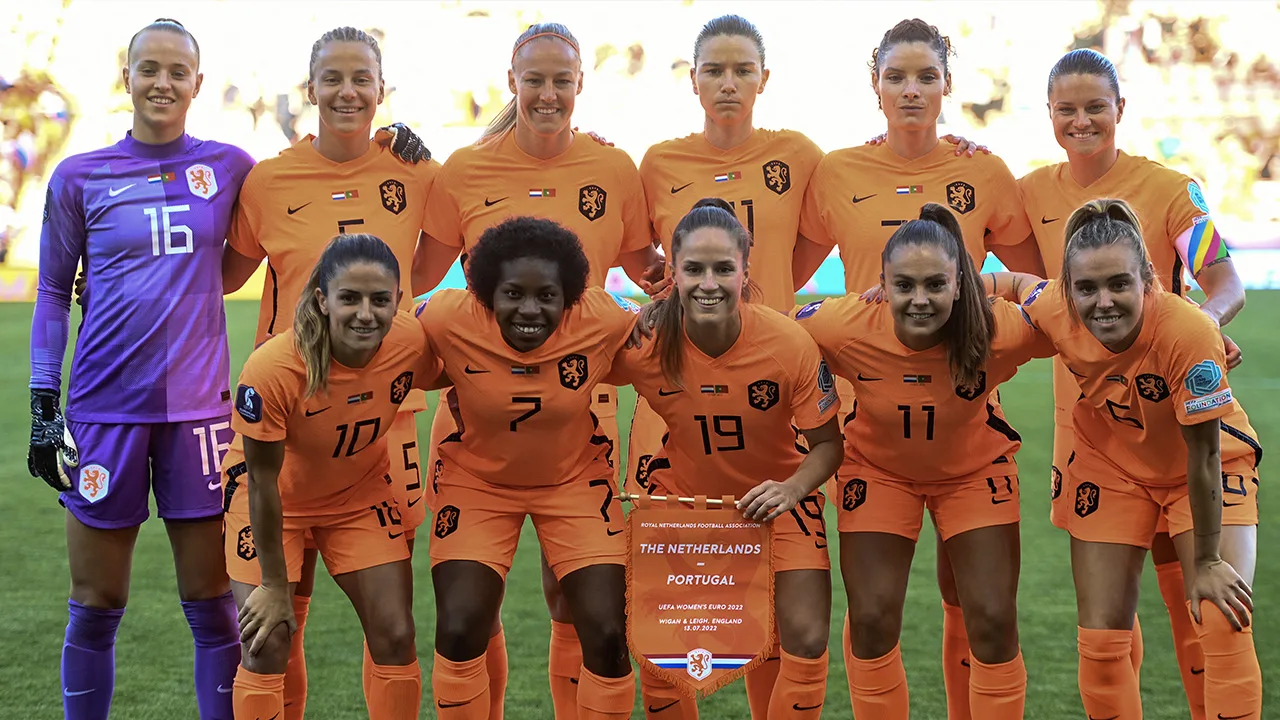 Dit verdient een speelster van de Oranje Leeuwinnen