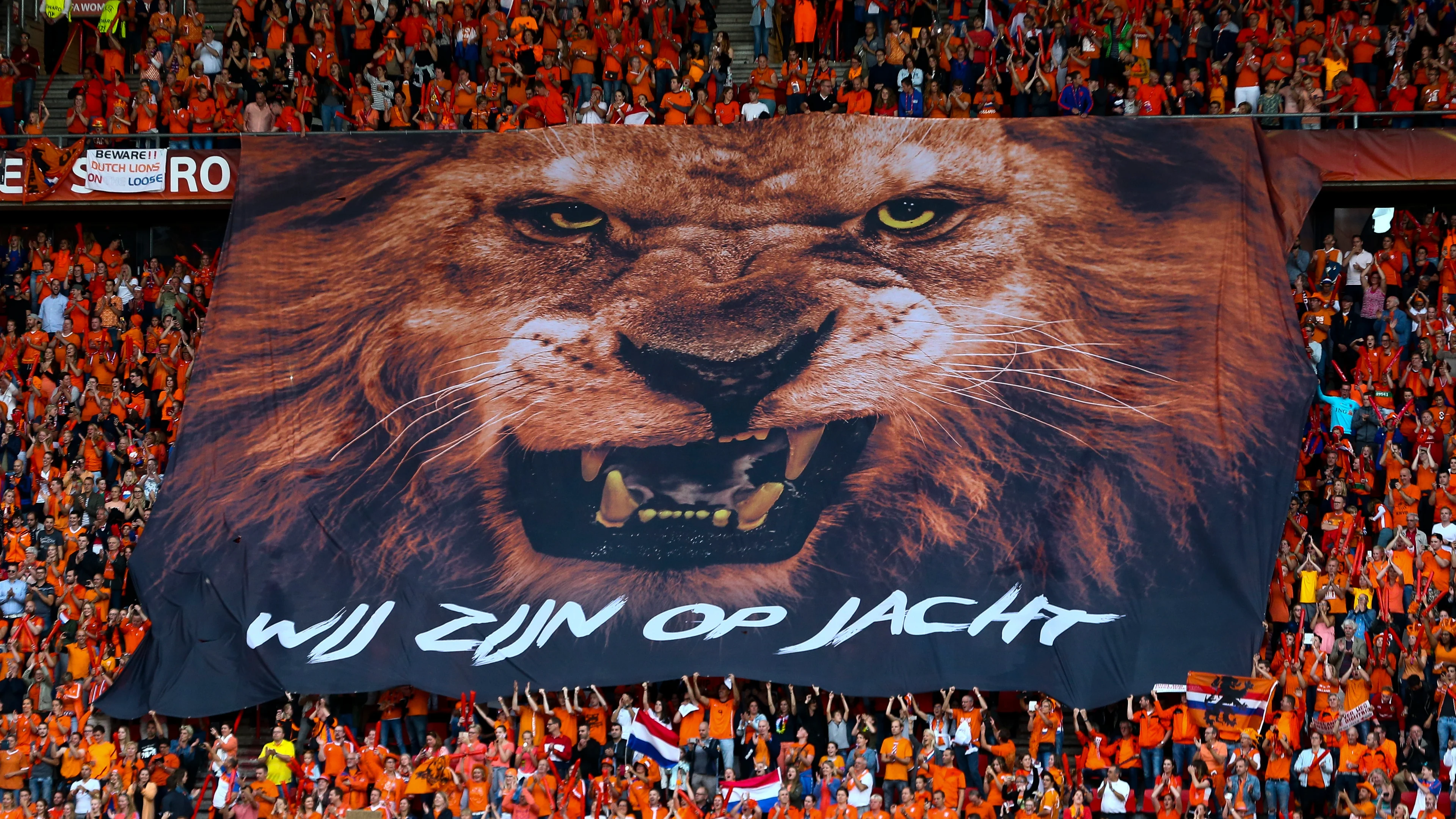 UEFA-voorzitter Ceferin heeft goede hoop op EK mét supporters