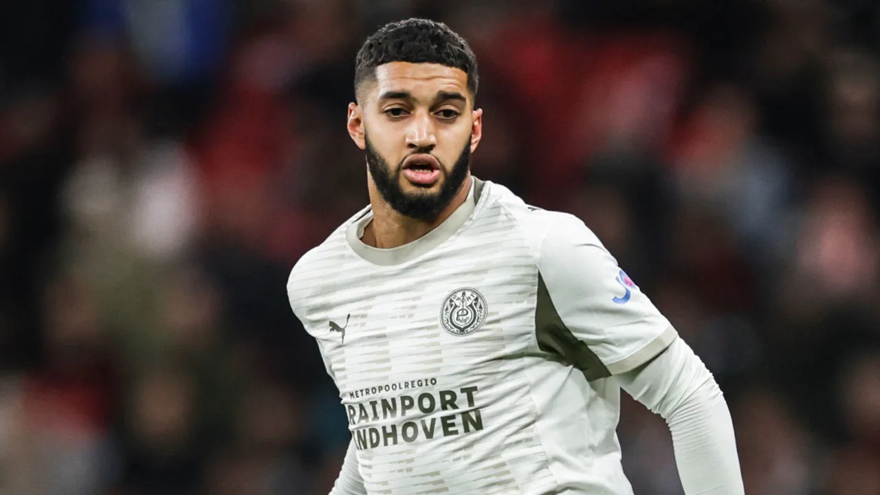 Opmerkelijk: Ismael Saibari te laat op het veld bij start tweede helft PSV