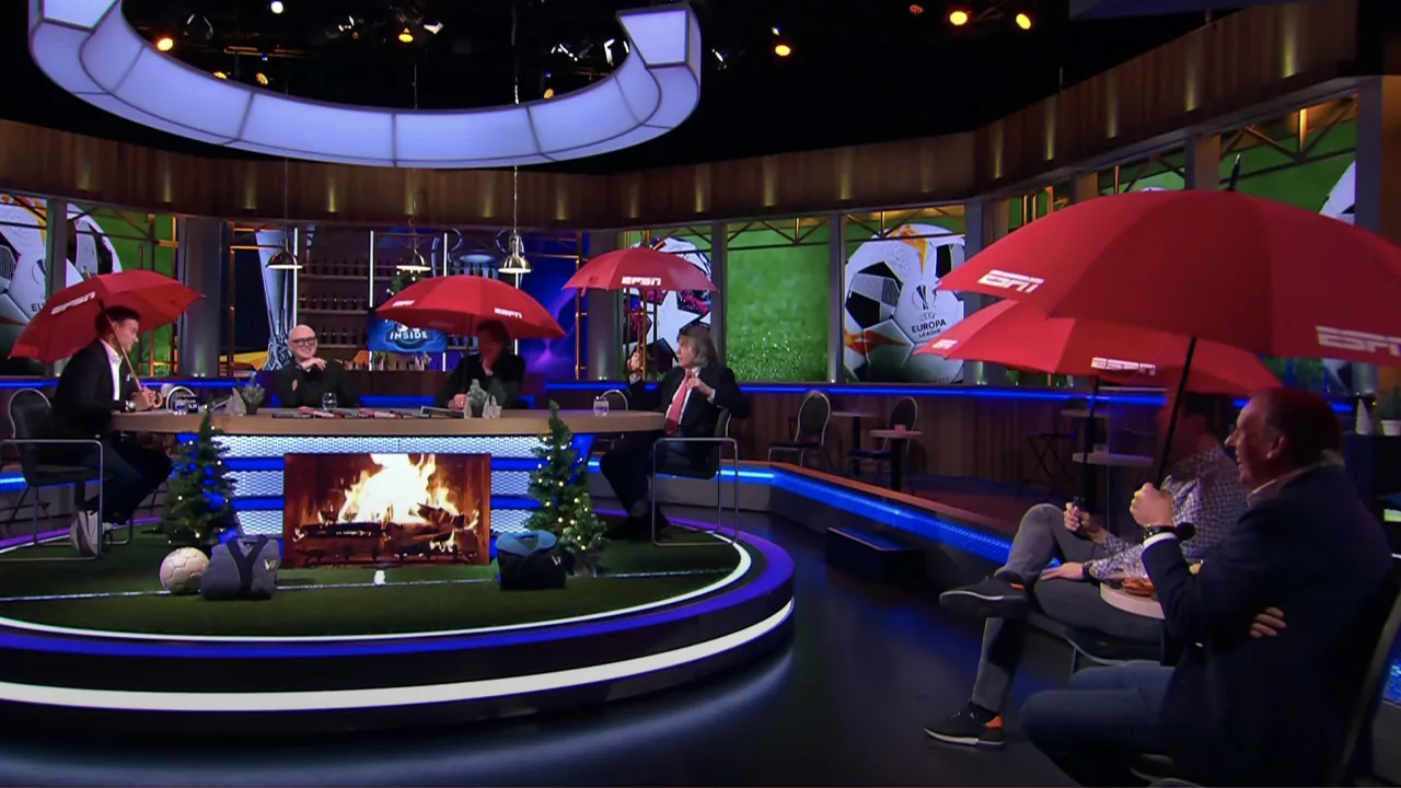 'Waarom zitten vijf volwassen mensen hier zo in een studio?'