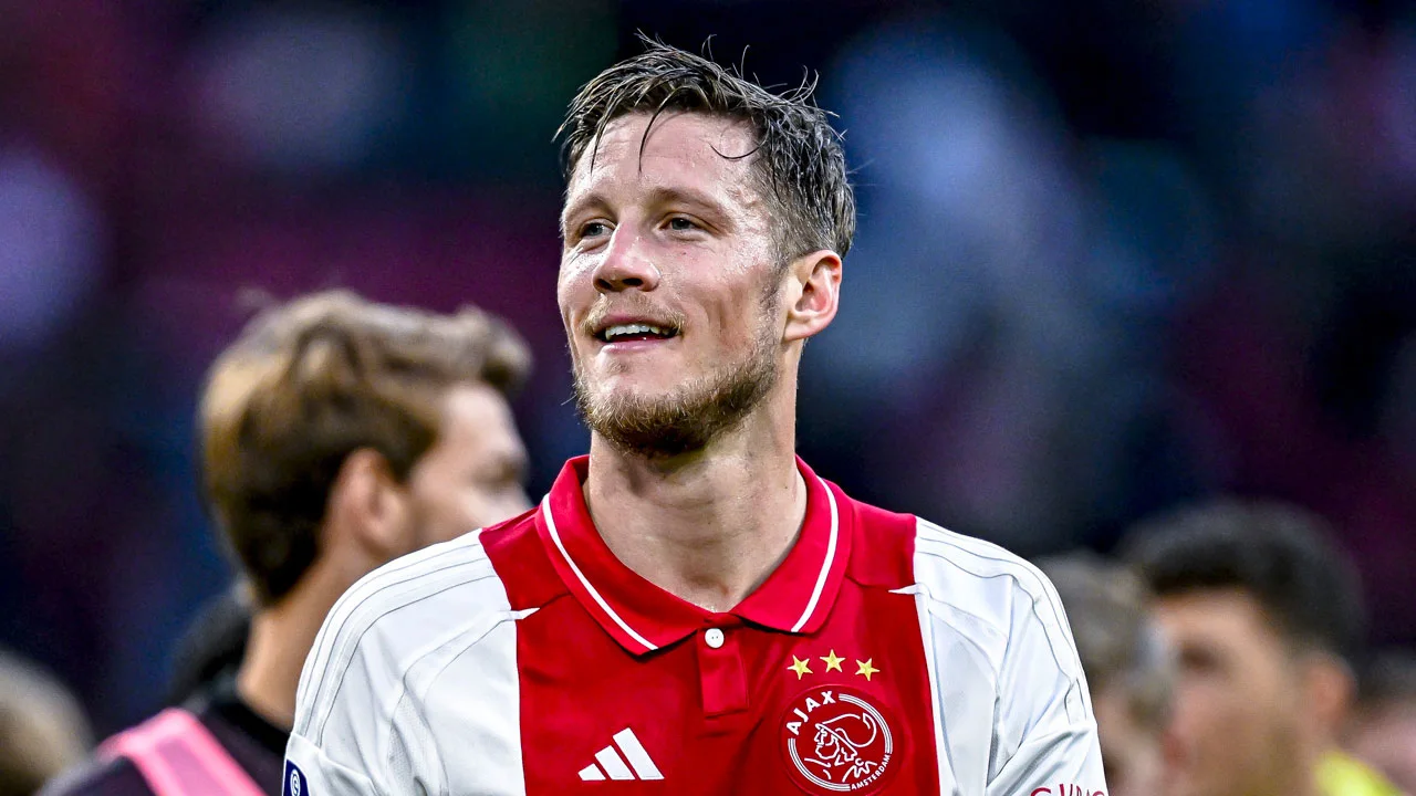 Ajax begint met Weghorst en Rugani in de basis tegen Qarabağ
