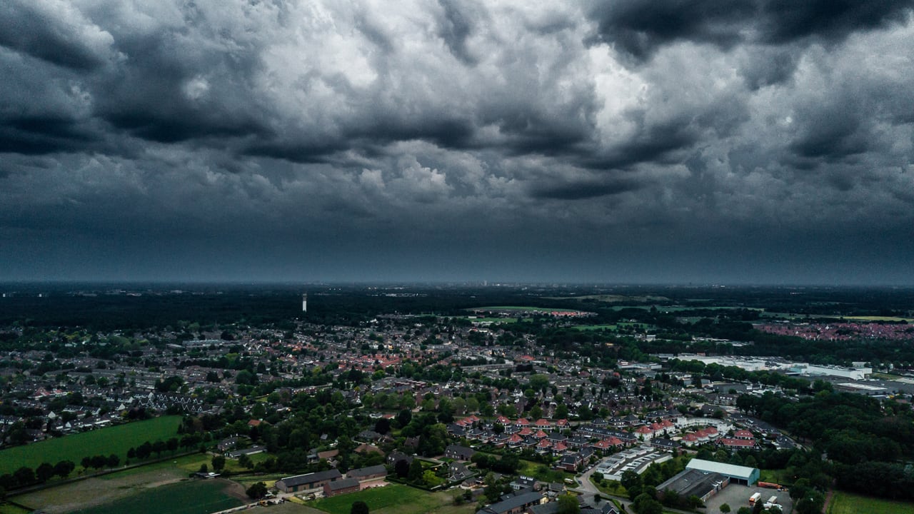 Dinsdagmiddag code geel: onweer, windstoten en mogelijk hagelstenen van 2 centimeter
