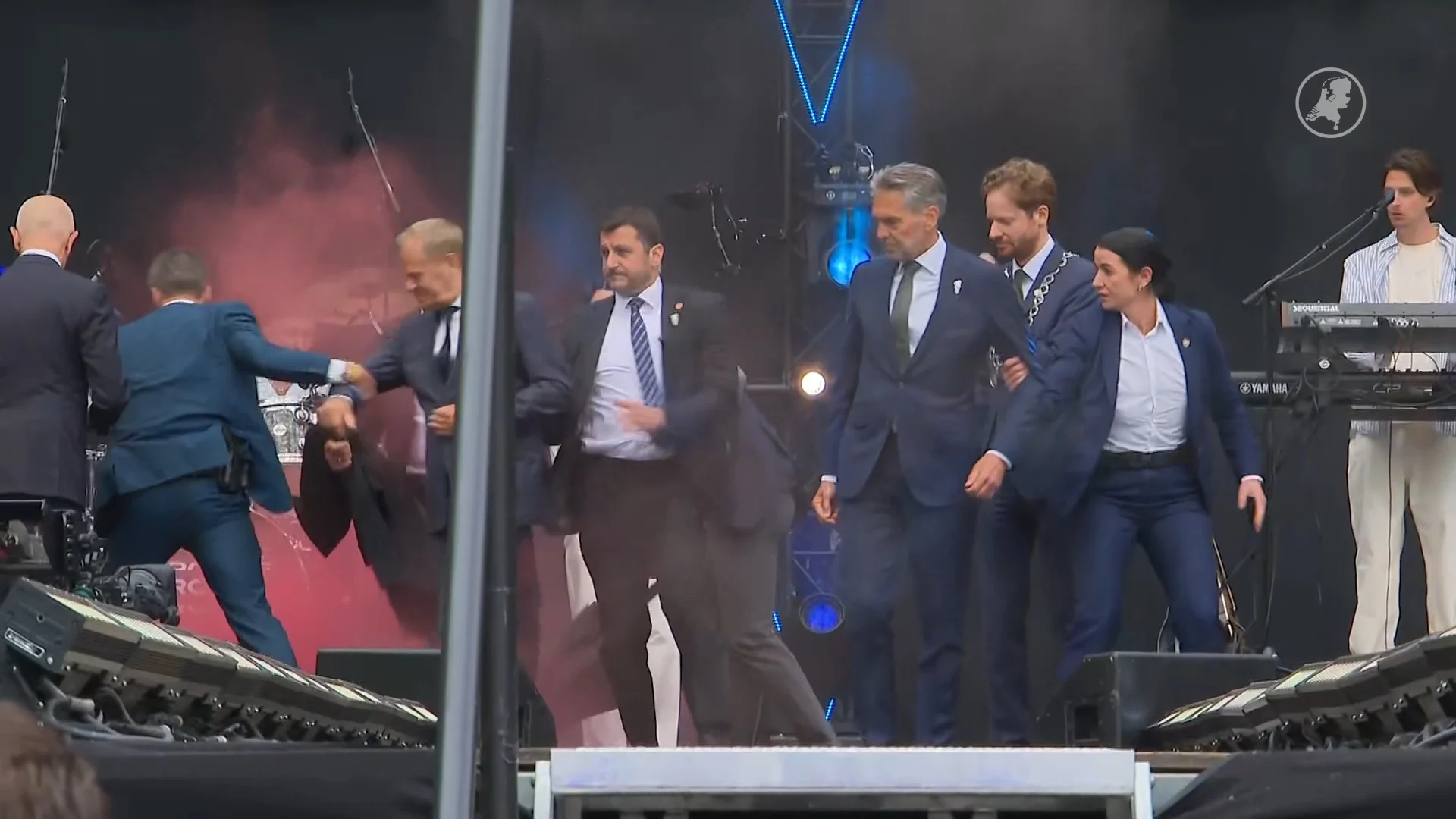 Rookbom naar Dick Schoof gegooid, Poolse premier Tusk lijkt te worden geraakt