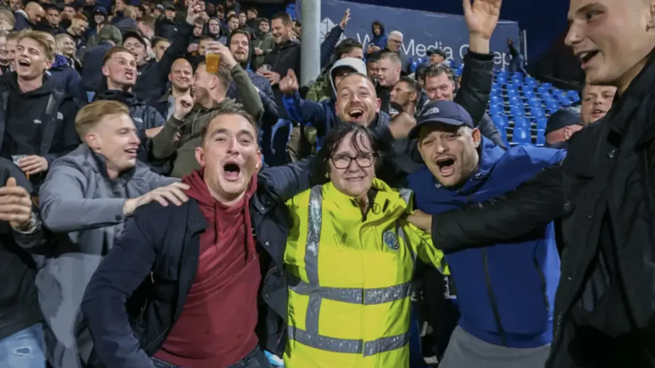 Steward publiekslieveling bij FC Den Bosch: 'Zelfs in de supermarkt word ik toegezongen'
