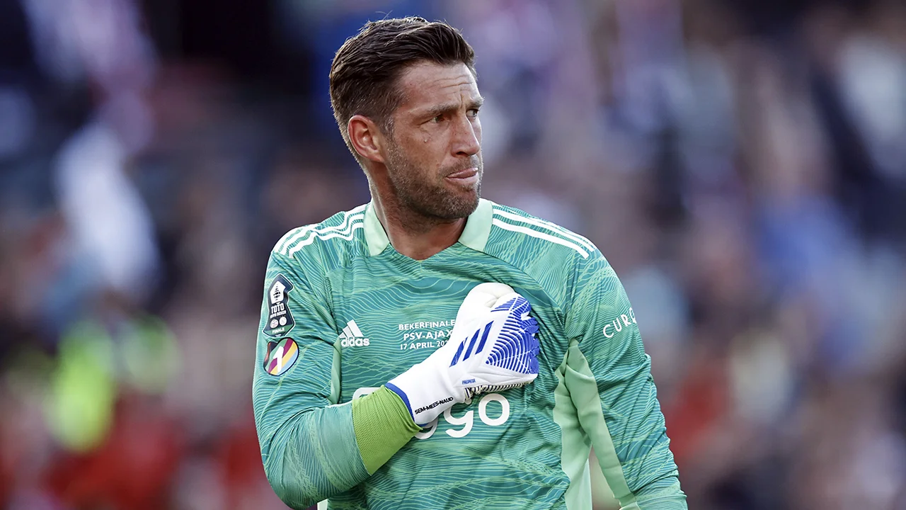 Stekelenburg onthult: blessure niet de reden voor Onana-wissel