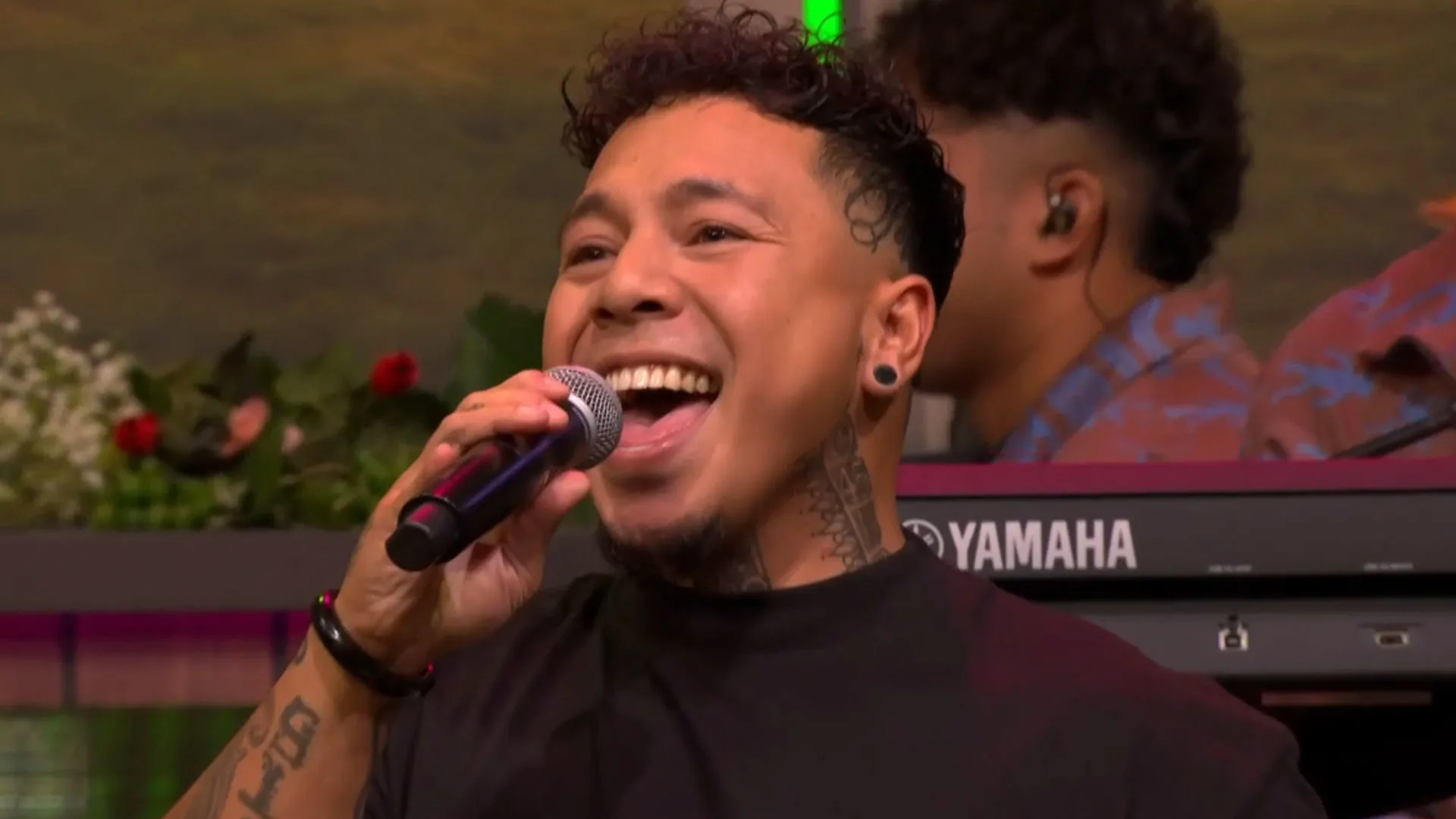 Treasure zorgt voor een heerlijke sfeer bij De Oranjezomer met 'Locked Out of Heaven'