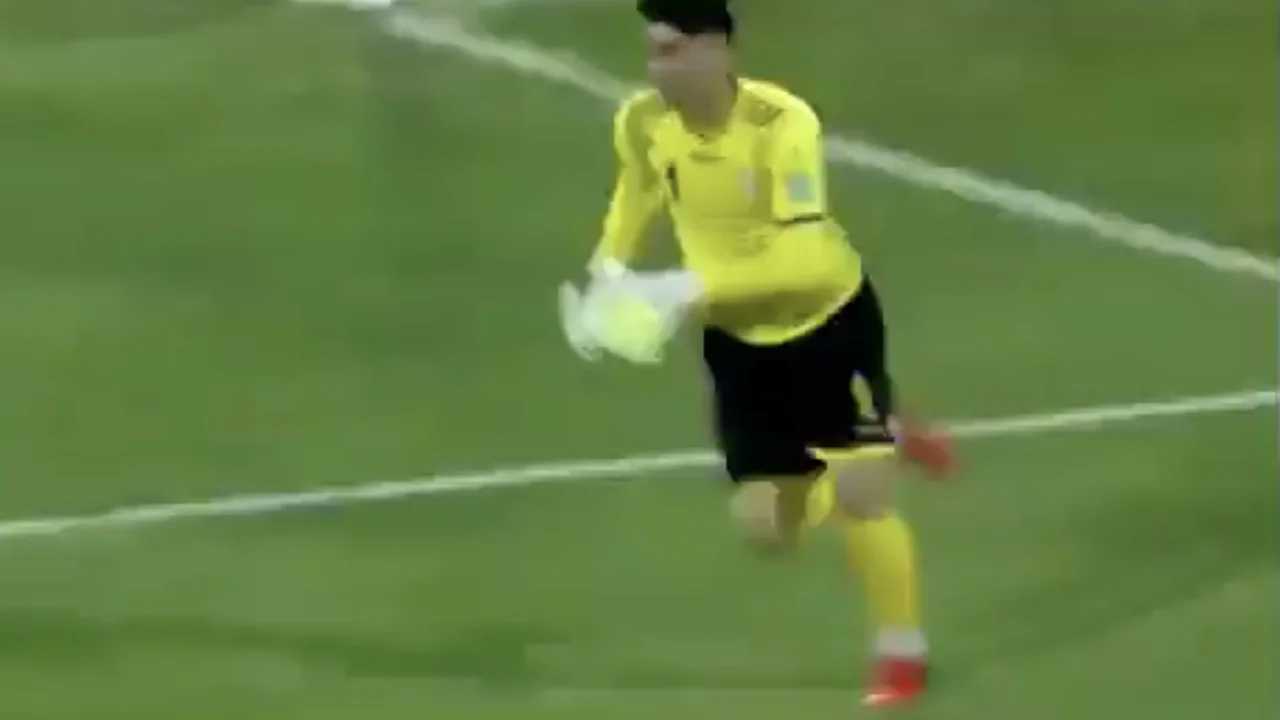 VIDEO: Iraanse doelman gaat viral met uitworp over 70 meter