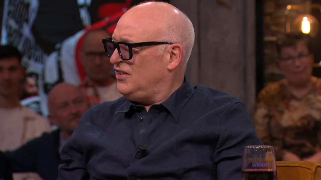 "Ajax noemt hem een 18-jarige wereldtopper, maar waarom speelt hij dan niet?"