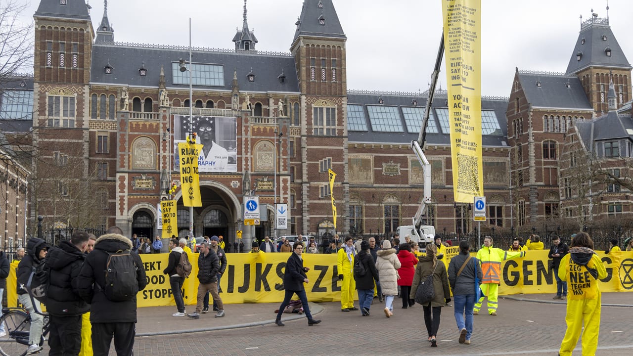 Rijksmuseum vrijwel leeg door opkoopactie van tickets door Extinction Rebellion
