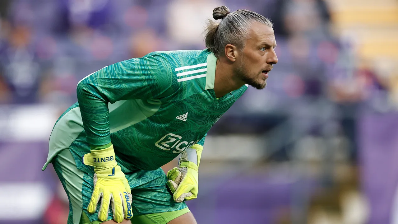 ‘Pasveer heeft de potentie om eerste keeper te worden bij Ajax’