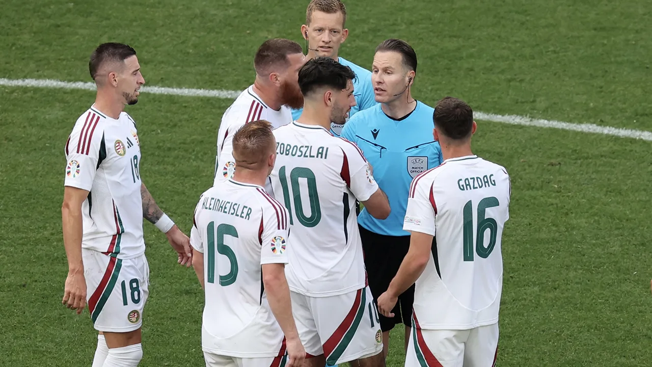 Bondscoach Hongarije hekelt Makkelie en VAR: 'Wat de scheidsrechter vanavond deed...'