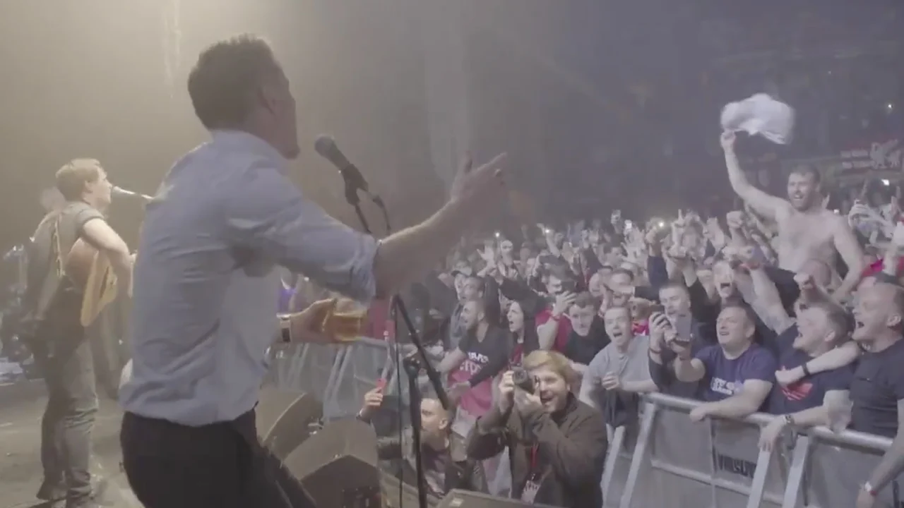 Carragher gaat los op Virgil van Dijk-liedje 