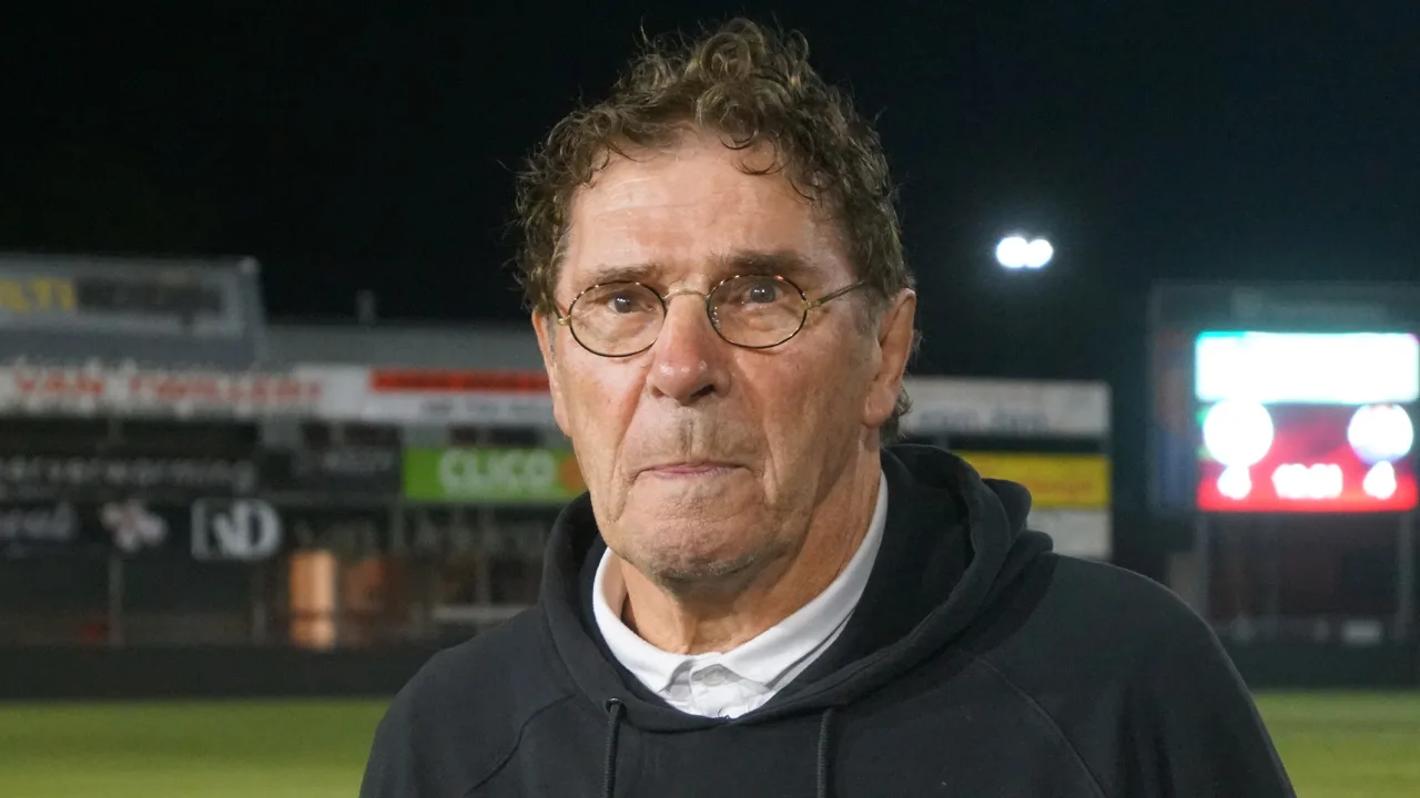 Van Hanegem: 'Ook tegen Roemenië zag ik Memphis weer te vaak vreemde dingen doen'