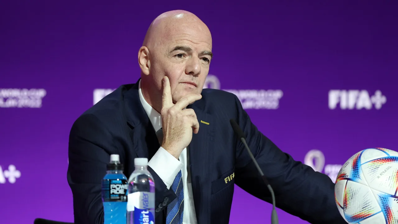FIFA-baas Infantino over alcoholverbod in Qatar: 'Drie uur zonder bier overleef je wel'