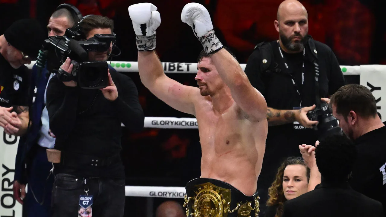 Rico Verhoeven verdedigt tegen Levi Rigters met succes wereldtitel zwaargewicht