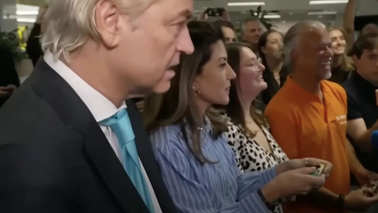 Video: Fanatieke Geert Wilders en Dilan Yesilgöz spelen potje Mario Kart: 'Tering!'