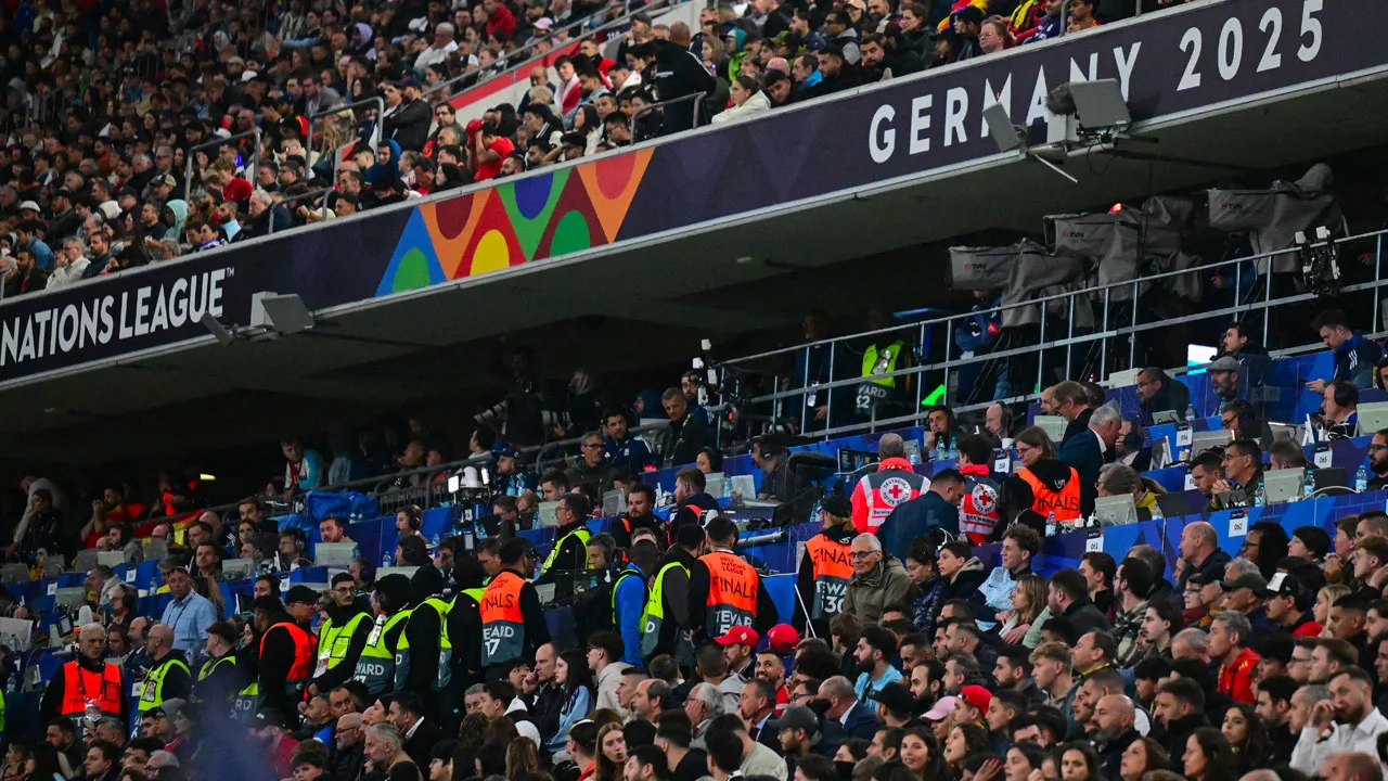 Fan overlijdt na val van tribune tijdens finale Nations League