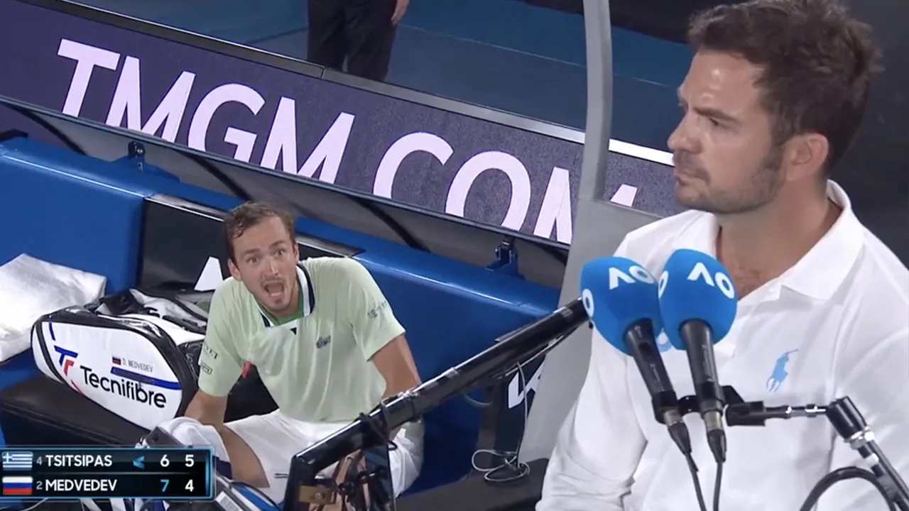 Medvedev he-le-maal uit zijn plaat tegen scheidsrechter: ‘Kijk me aan, ik praat tegen je!’