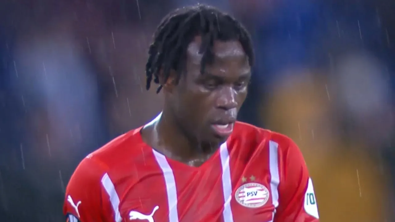 KANS: Bruma raakt bovenkant van de lat met vlammend schot