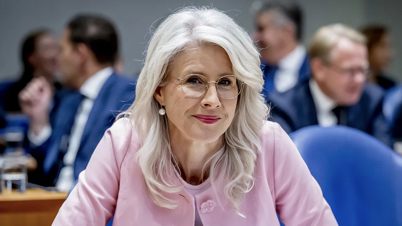 Mona Keijzer belooft schadevergoeding aan ondernemers in Ter Apel vanwege asielproblemen