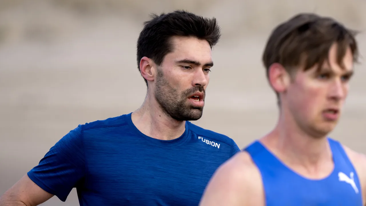 Tom Dumoulin wint combinatieklassement van strandrace en halve marathon in Egmond