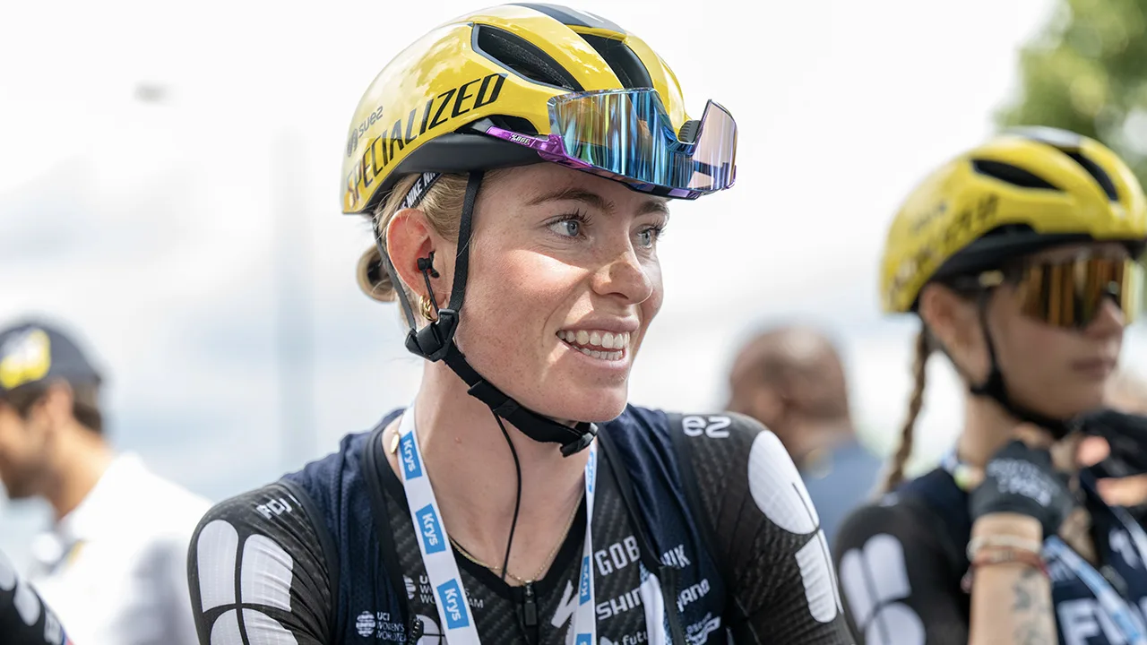 Demi Vollering eindigt als tweede in Tour de France Femmes