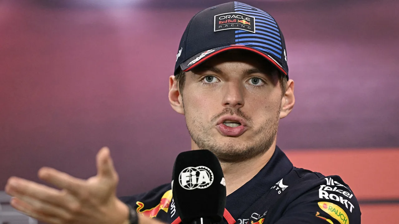 Max Verstappen twijfelt na 'idiote' straf over toekomst in Formule 1