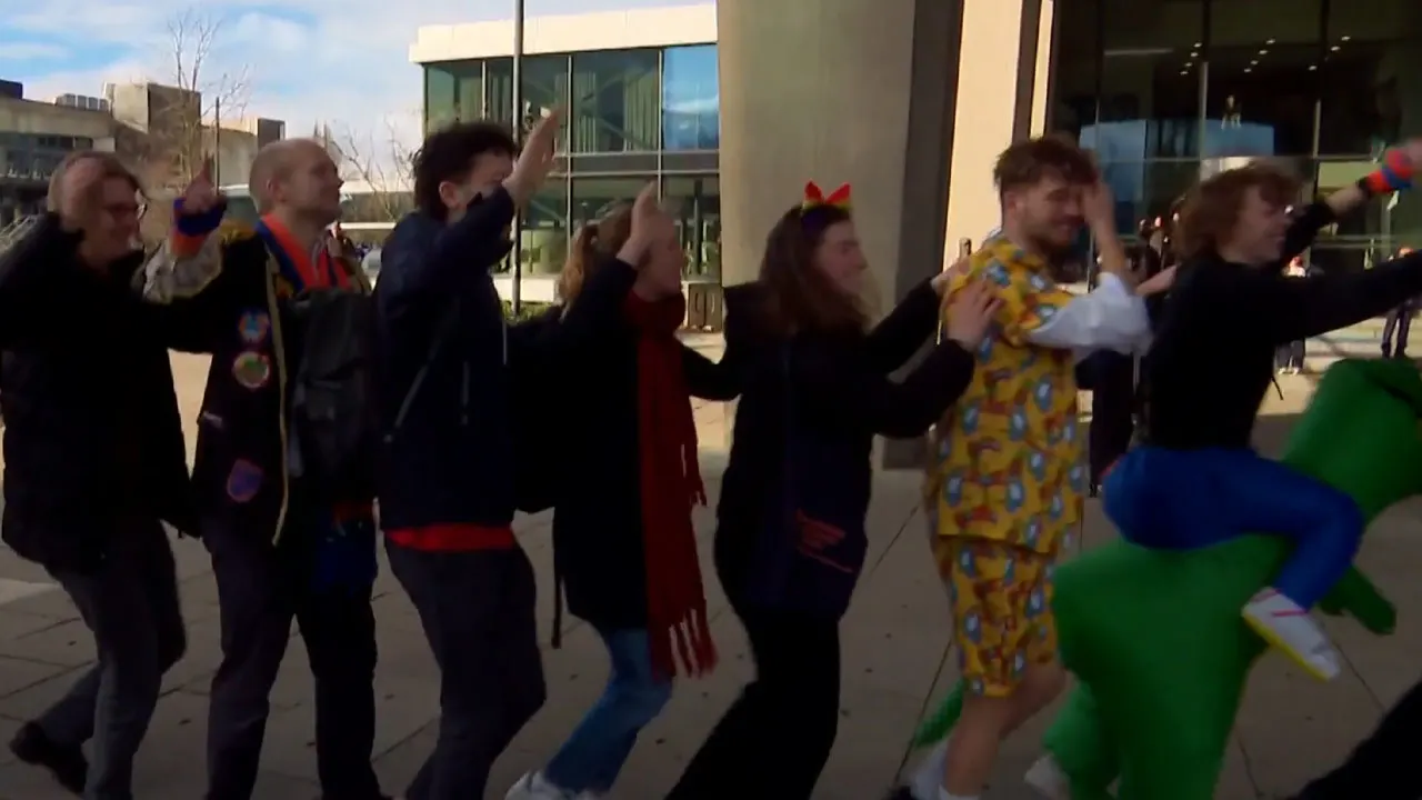 Recordpoging langste polonaise valt in het water: bijna 600 deelnemers te weinig