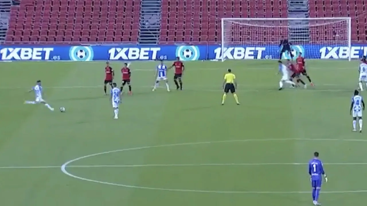 Real-huurling Rodriguez scoort weergaloze vrije trap voor Leganés