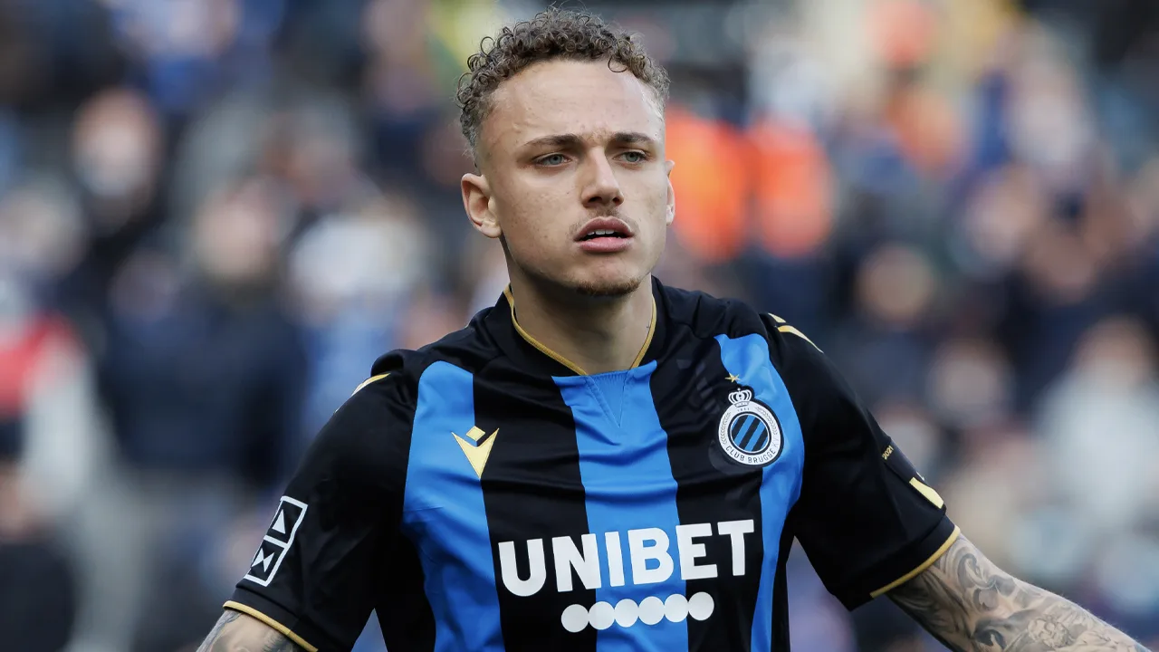 Noa Lang ontloopt straf na rode kaart