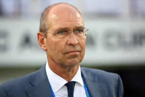 Minuut stilte in De Kuip voor Verbeek