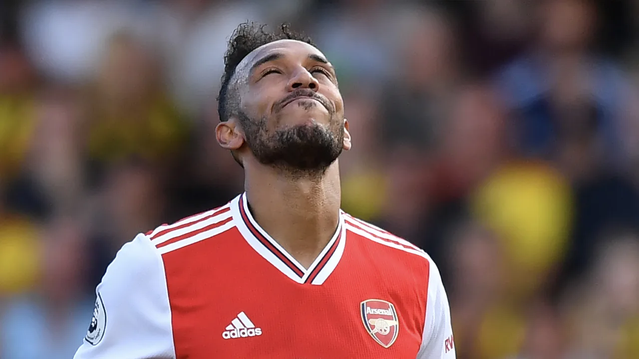 Felle kritiek op Arsenal na aankondiging 55 ontslagen door coronacrisis