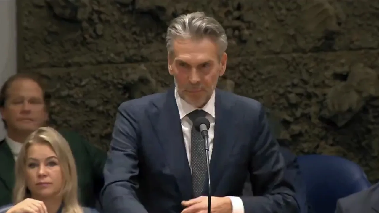 Video: Schoof na verzoek om stukken asielnoodwet: 'Tsjongejongejonge, werkelijk niet te geloven dit'