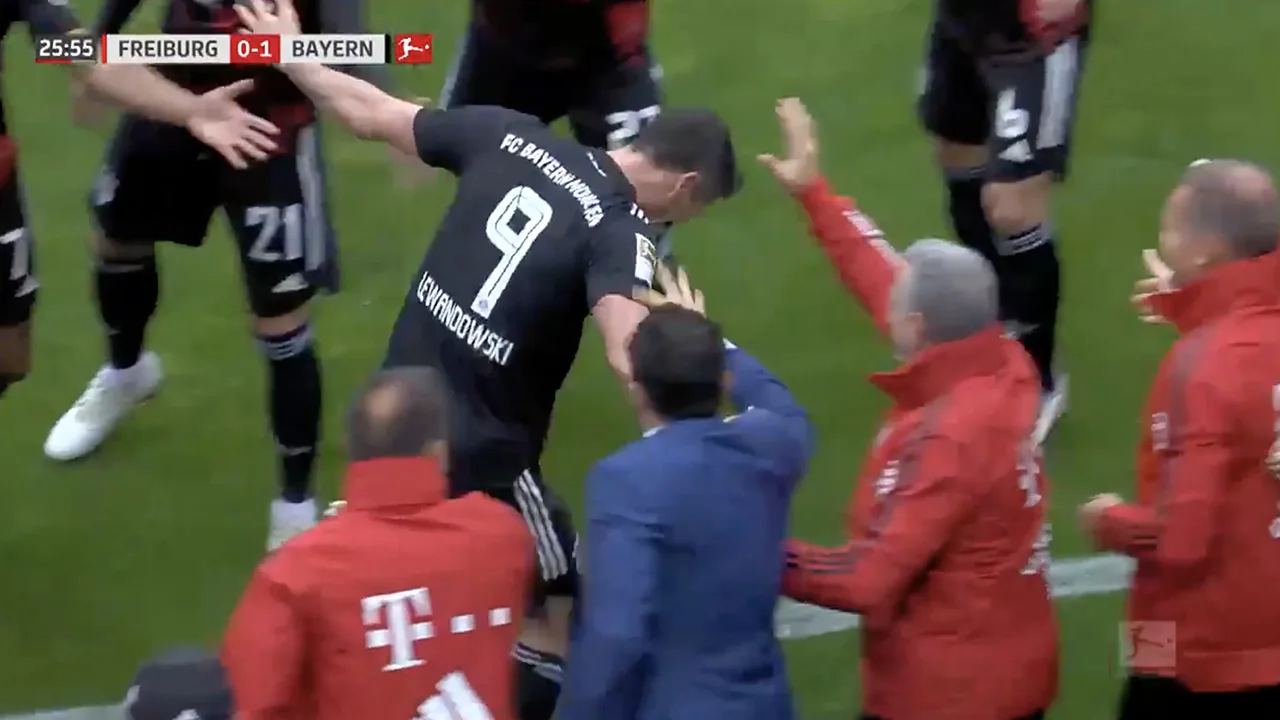 Prachtig! Spelers en staf van Bayern München vormen erehaag voor Lewandowski