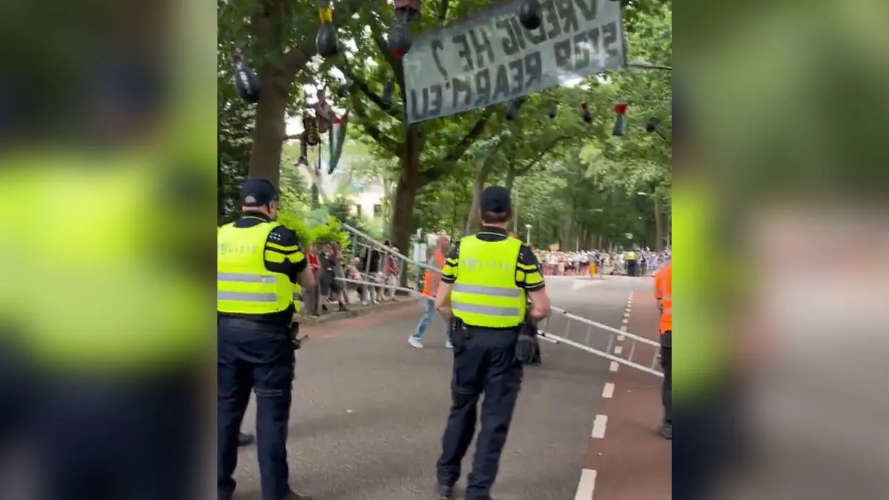 Video: Vierdaagse even onderbroken om ingrijpen politie bij vredesdemonstratie 
