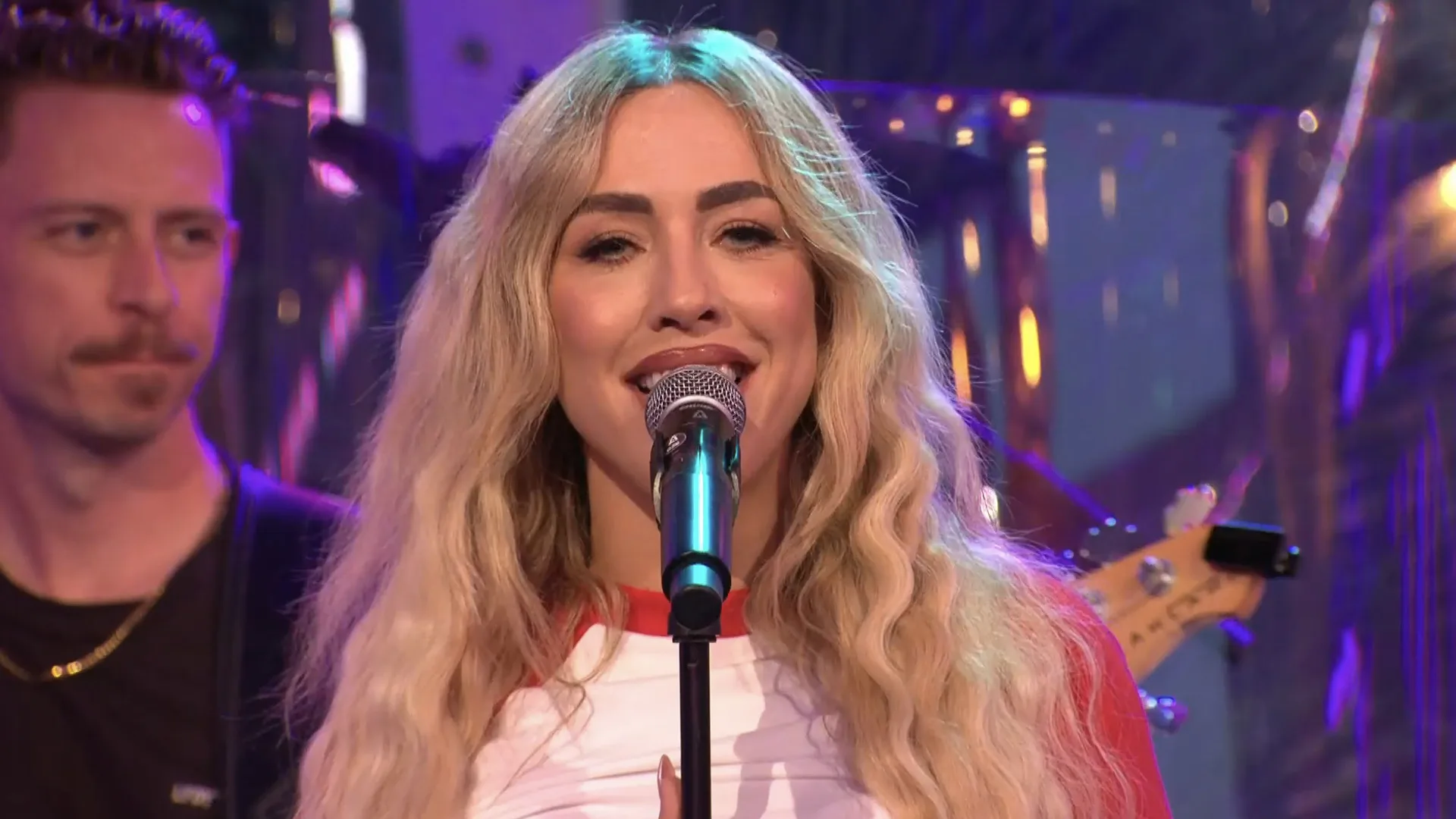 Kimberly Fransens opent De Oranjezomer met ‘Laat me lekker leven’