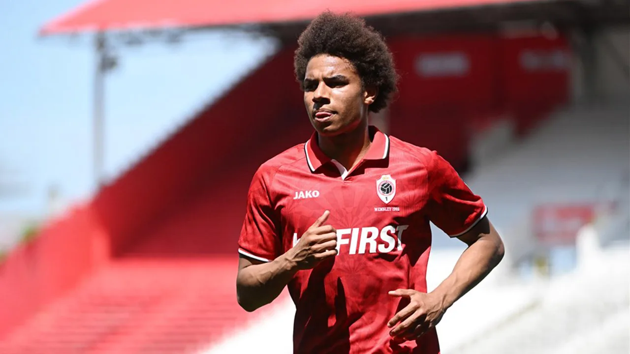 Officieel: Calvin Stengs tekent voor vier jaar bij Feyenoord