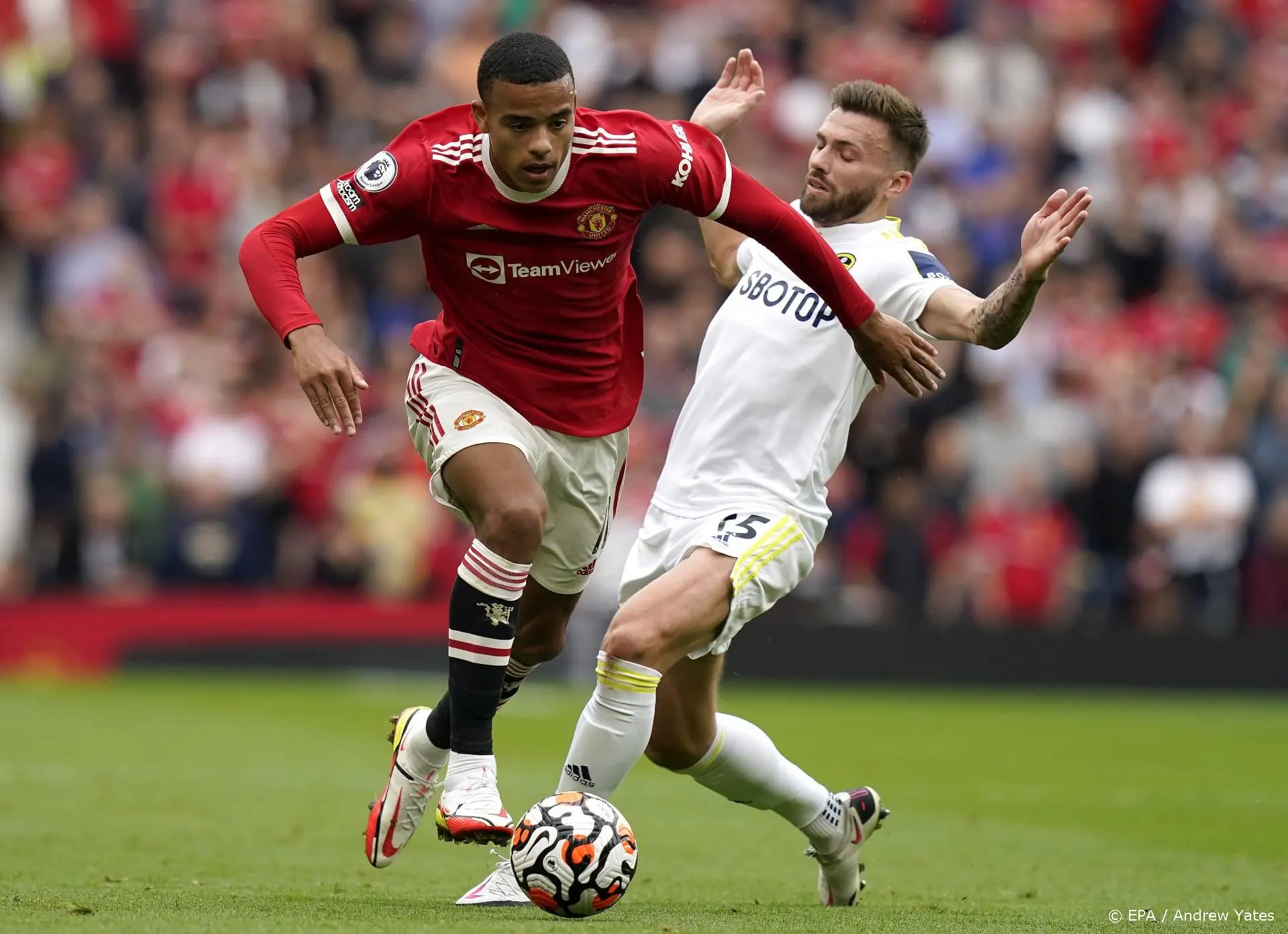Manchester United begint seizoen met forse zege op Leeds