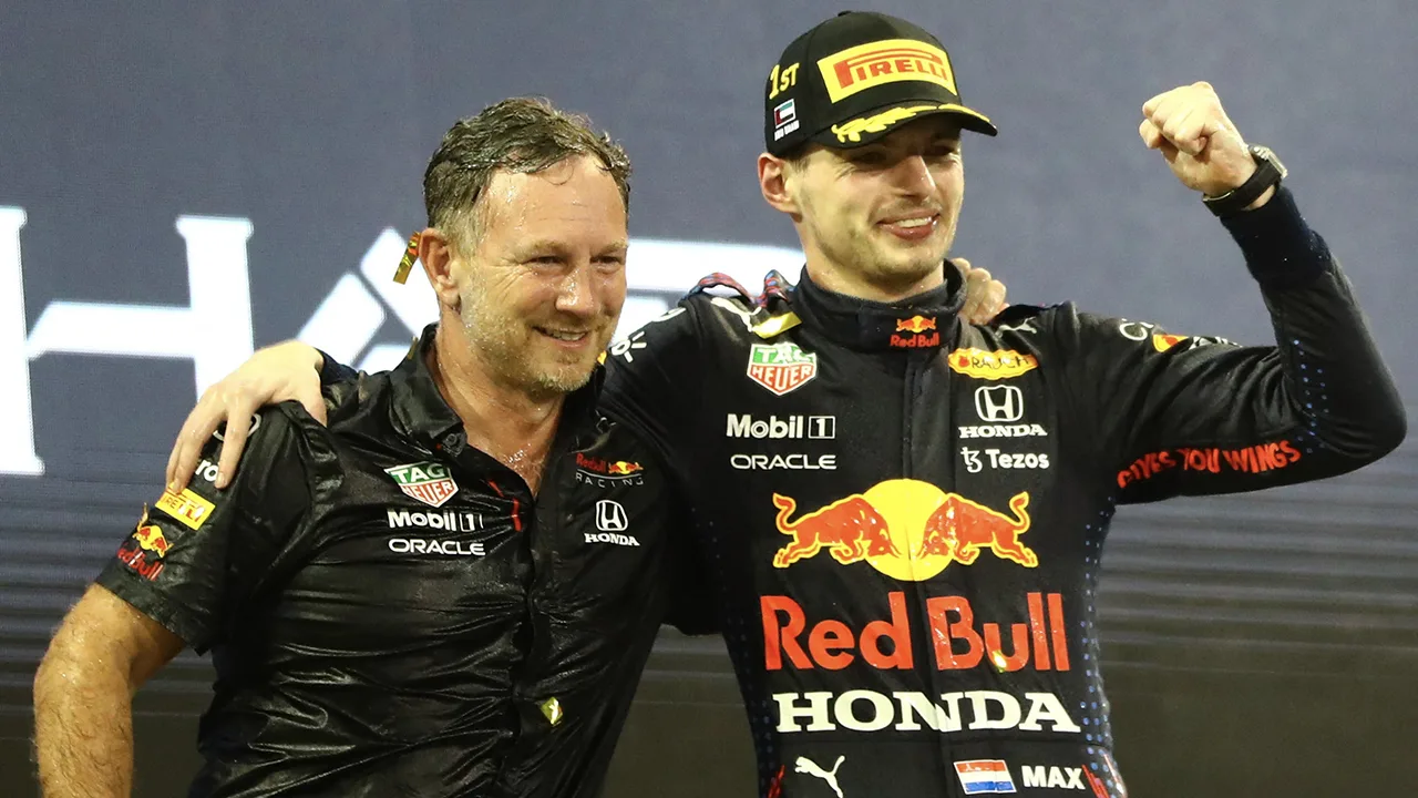 Red Bull-teambaas Verstappen wint rondleiding in Mercedes-fabriek
