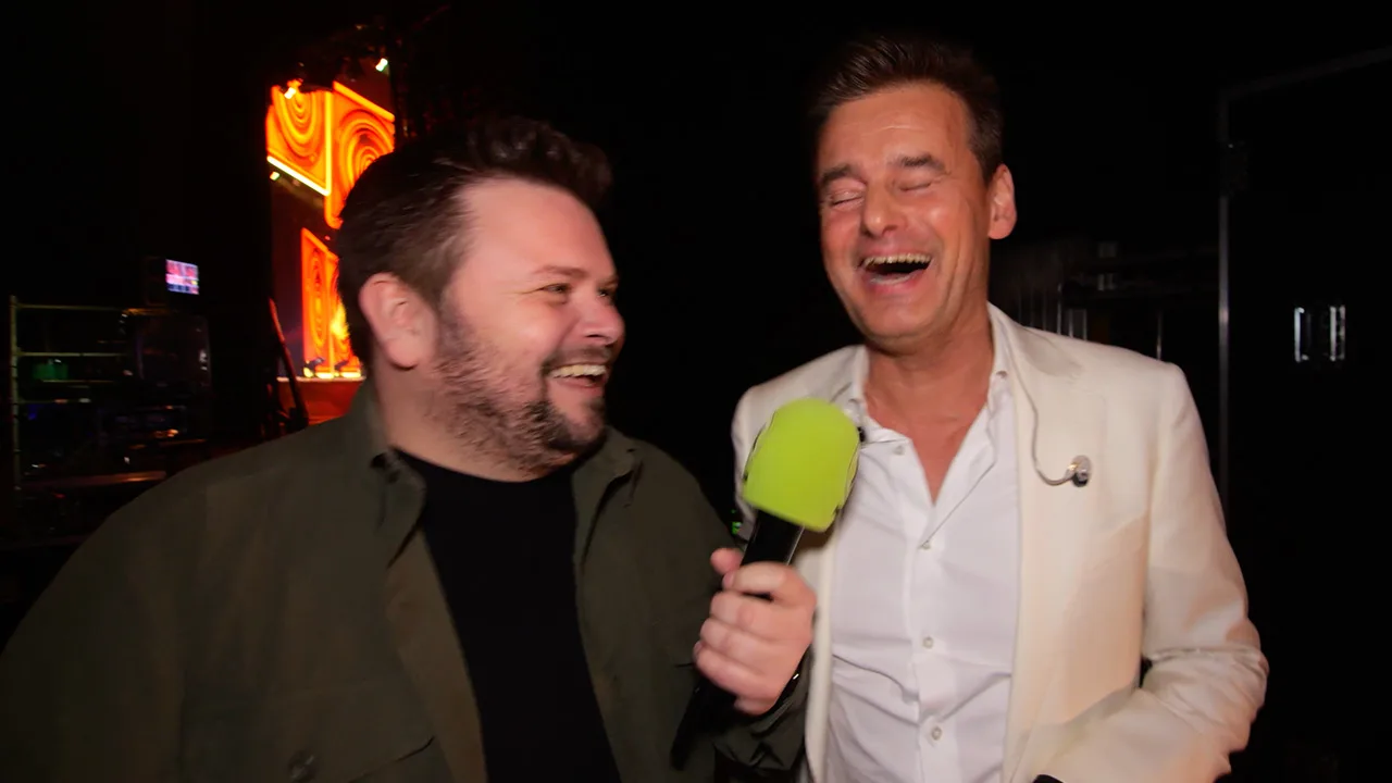 Thomas van Groningen vangt Wilfred op na Snollebollekes-optreden: ‘Hoe vond je zelf dat het ging?’