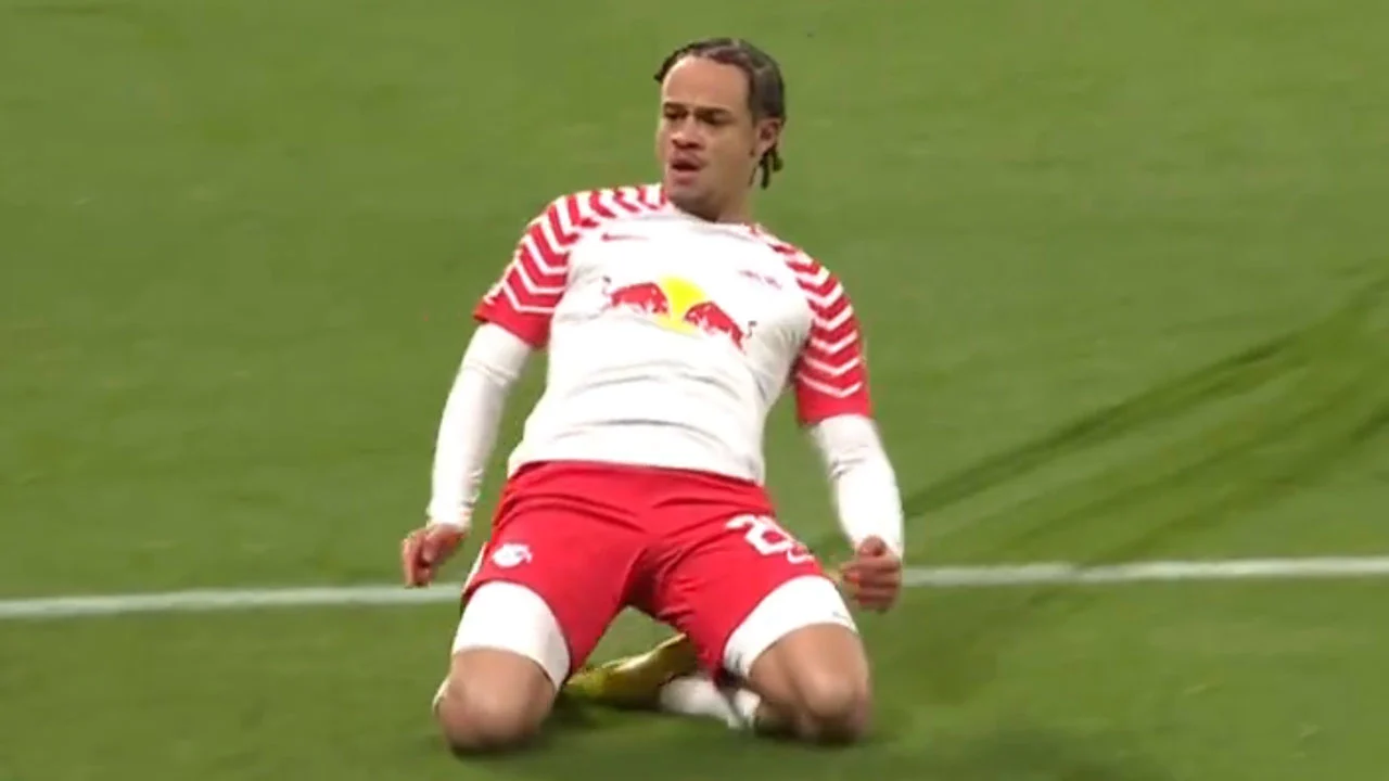 Xavi Simons maakt opnieuw doelpunt van de maand in Bundesliga