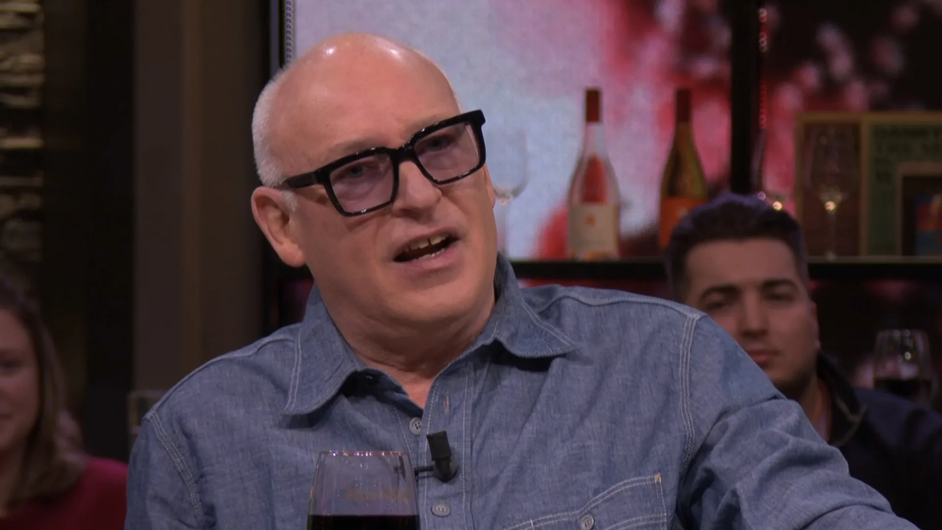 René haalt uit: 'Wat een verschrikkelijke man is dat zeg!'